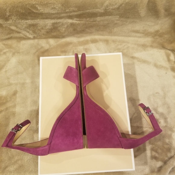 Michael Kors Fiona Wedge Suede Dark  Fuschia/Garnet - Picture 6 of 10